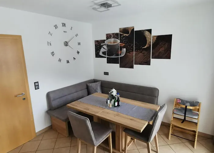 Frischmann Klaudia * امهاوسن